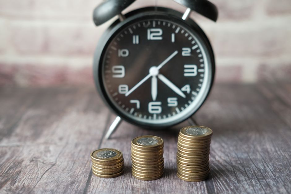 A modern financial chart showing long-term retirement savings growth