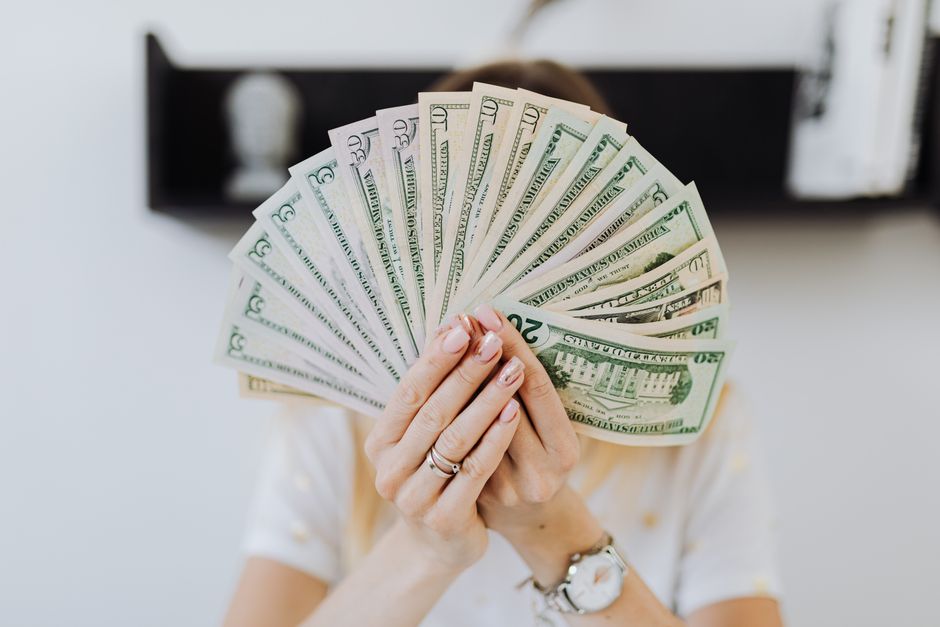 A professional accountant analyzing growth charts representing CPA salaries