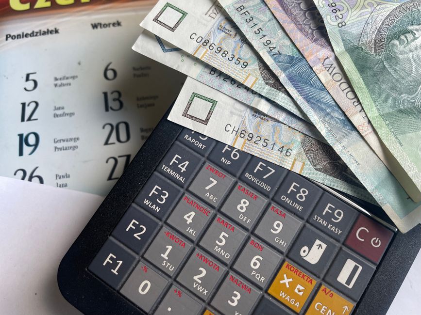 Calendar and calculator representing a five-day monthly accounting close