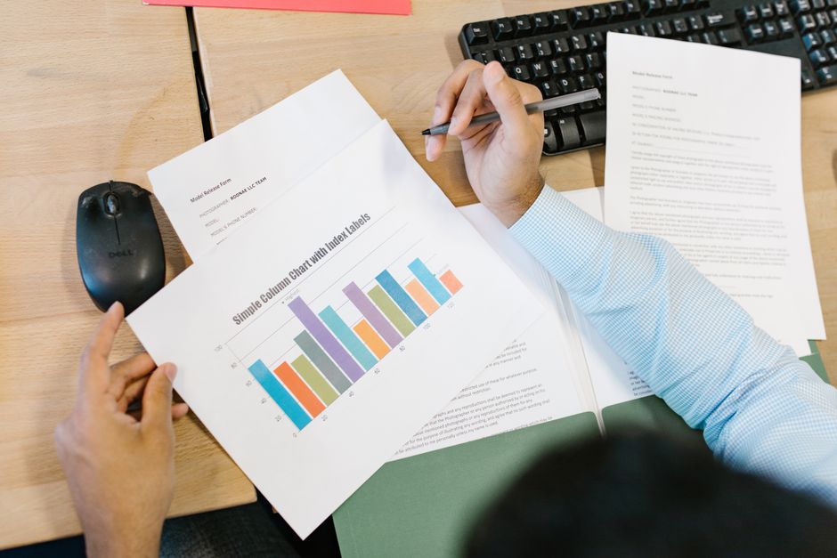 Financial analyst examining the new standardized IFRS 18 operating profit calculation formula