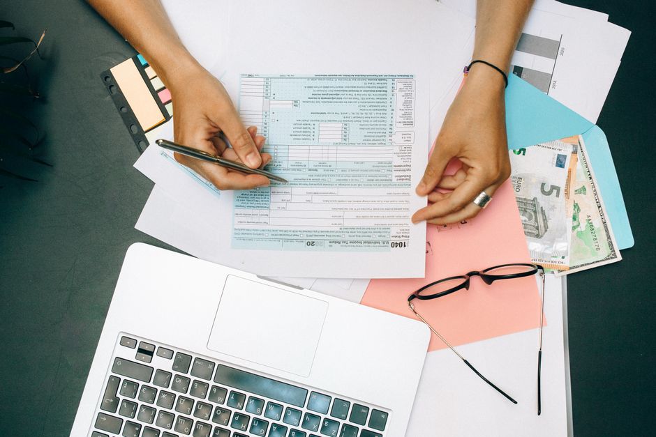 Individual taxpayer reconciling Form 1099-DA proceeds on IRS Form 8949 and Schedule D